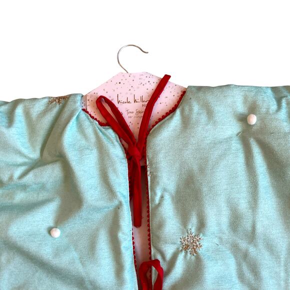 Nicole Miller 50in Gingerbread House Christmas Tree Skirt Embroidered New - Picture 8 of 16